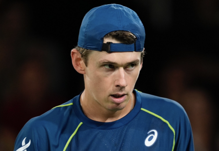 De Minaur entra bem em Paris e sonha cada vez mais com as ATP Finals