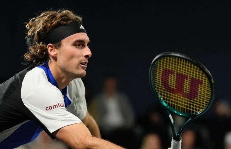 Tsitsipas vai acabar o ano fora do top 10 pela primeira vez desde 2019