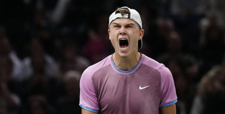 Rune elimina De Minaur em Paris e deixa ATP Race completamente ao rubro