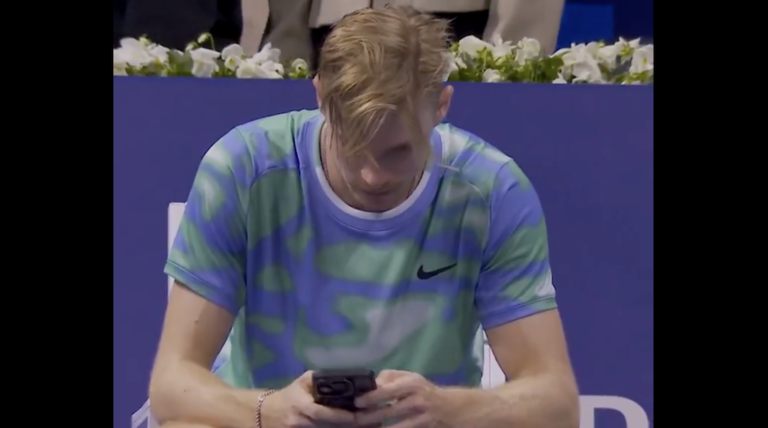 [VÍDEO] Shapovalov conquistou o título em Belgrado e… foi direto às redes sociais