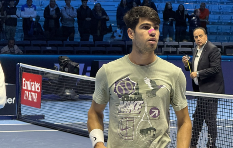 Alcaraz treinou, usou Vicks VapoRub e planeia ir a jogo contra Rublev nas ATP Finals