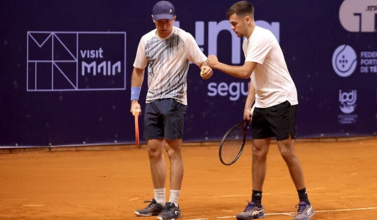 Irmãos Silva brilham em casa rumo aos quartos-de-final do Maia Open