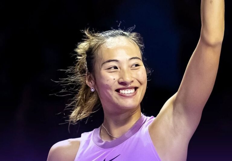 Zheng derrota Krejcikova e está na final do WTA Finals