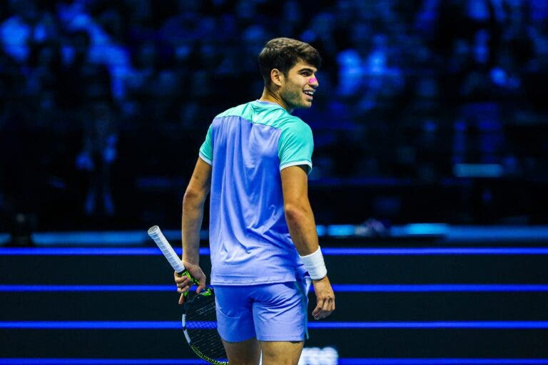 Alcaraz dá bons sinais e já treinou sem o dilatador nasal nas ATP Finals