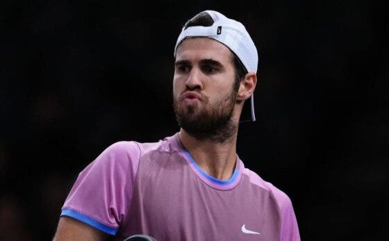 Khachanov não consegue contrariar maldição contra… esquerdinos de topo