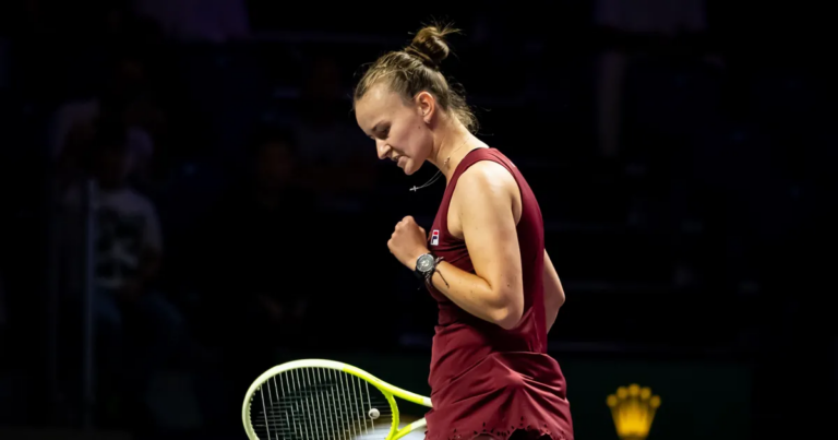 Krejcikova bate Gauff, garante liderança do grupo e ‘meias’ das WTA Finals e elimina Swiatek