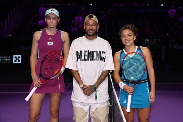 [VÍDEO] Neymar participa do coin toss em jogo do WTA Finals