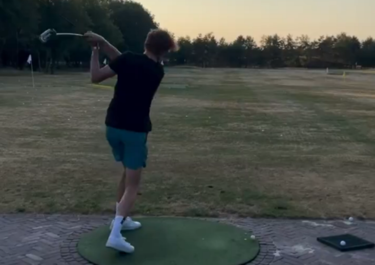 [VÍDEO] Será este o ponto fraco? Sinner foi jogar golfe mas… saiu um desastre