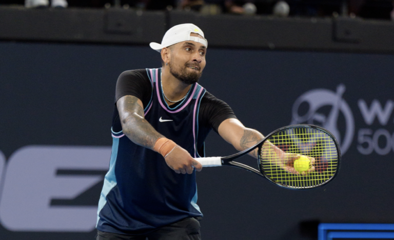 Kyrgios deixa boas indicações mas não aguenta 36 ases de Mpetshi Perricard em Brisbane