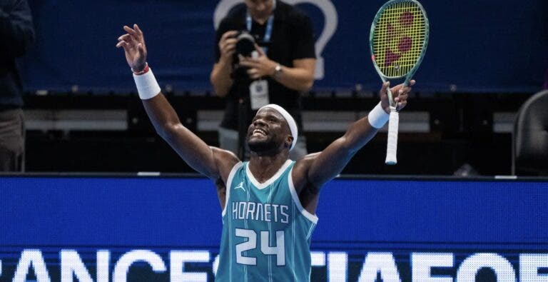 Tiafoe leva a melhor sobre Alcaraz em mais uma exibição nos Estados Unidos