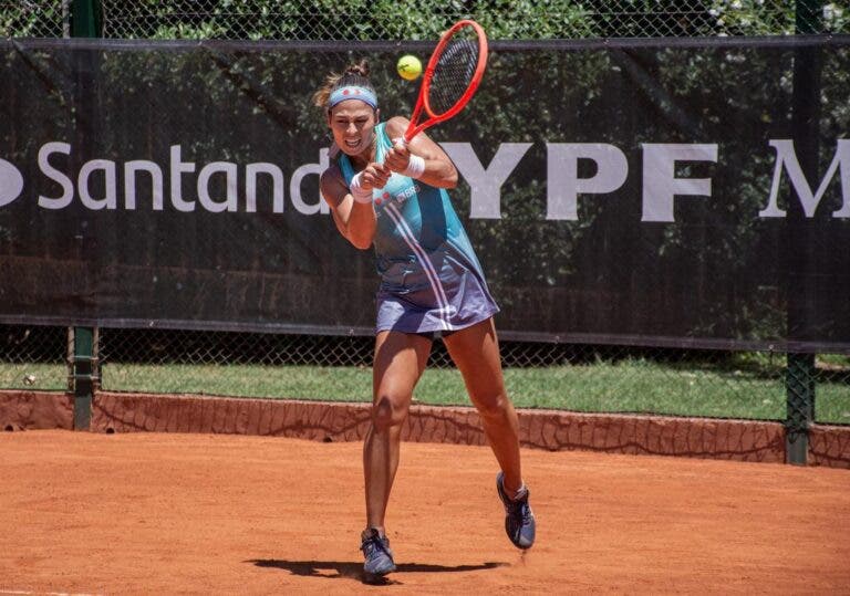 Carol Meligeni vai às quartas no ITF W35 de Buenos Aires