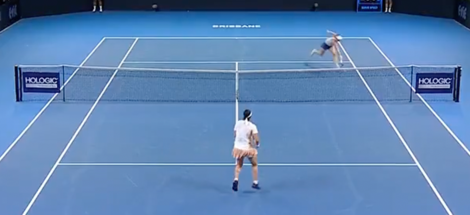 [VÍDEO] O bonito gesto de fair play de Alexandrova na derrota com Jabeur em Brisbane