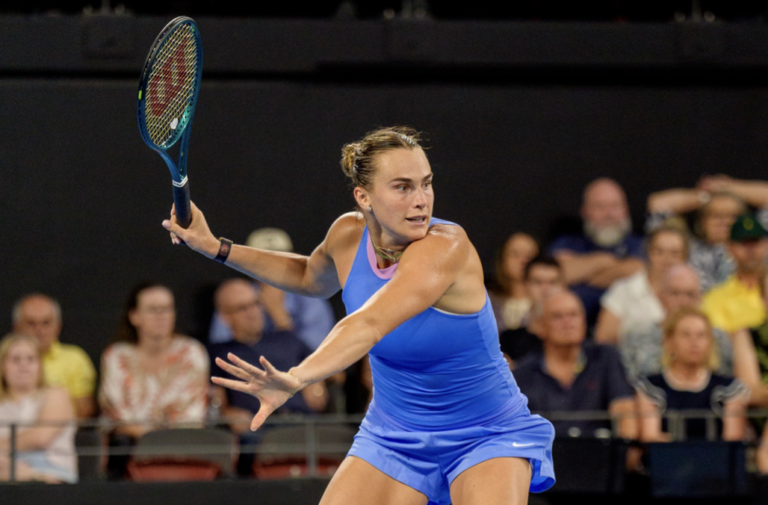 Sabalenka completa ‘quartos’ de Brisbane com vitória muito trabalhada