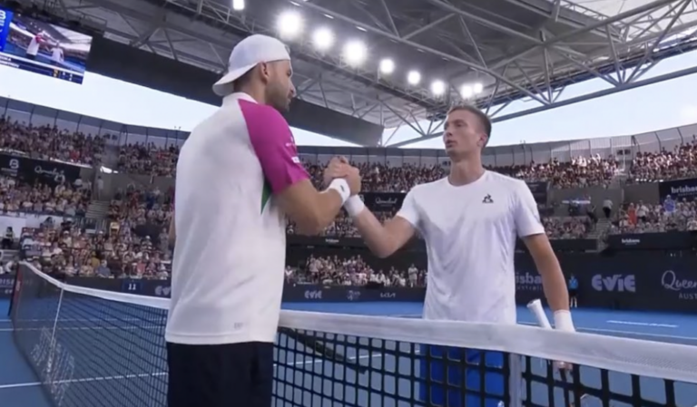 Dimitrov lesiona-se em vésperas de Australian Open e Lehecka segue para a final de Brisbane