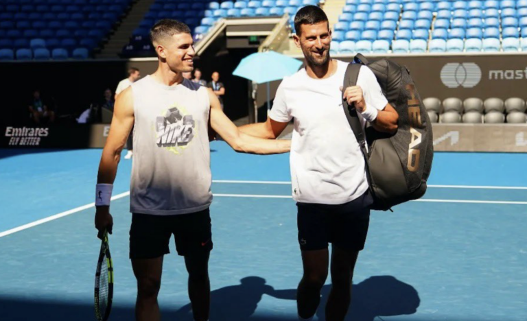 Cuidado com ele: Djokovic ganha set a Alcaraz no treino com Murray também em court