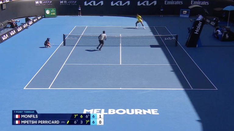 [VÍDEO] Mpetshi Perricard vence o ponto do torneio diante de Monfils no Australian Open