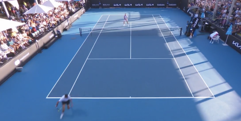 [VÍDEO] Sonego vence ponto de antologia com pancada inacreditável no Australian Open