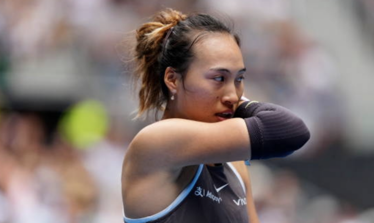 Qinwen Zheng explica adeus ao Australian Open: «Cheguei a discutir se devia competir»