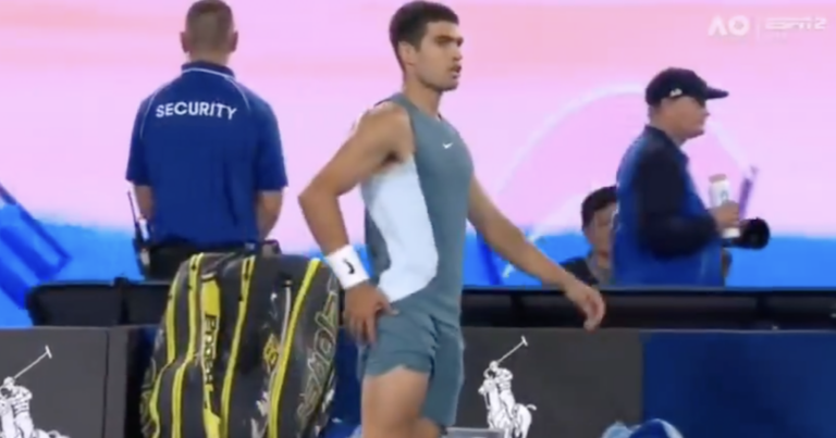 [VÍDEO] Alcaraz dá que falar por… gozar com lesão de Djokovic no Australian Open?