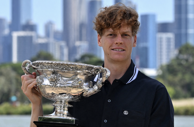 Sinner e Keys fizeram as tradicionais sessões fotográficas com o troféu do Australian Open