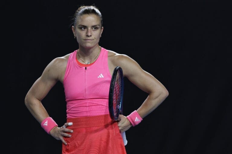 Sakkari volta a bater no fundo e cai no Australian Open na estreia