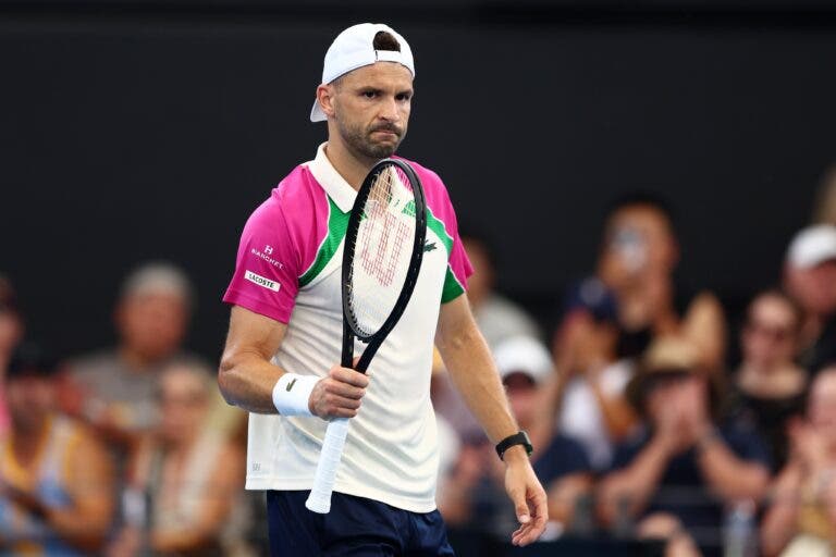 Dimitrov mantém defesa do título em Brisbane viva e defronta Lehecka nas meias-finais