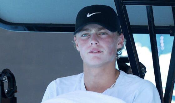 Filho de Hewitt estreia-se no quadro principal de um Challenger com triunfo sobre top 200