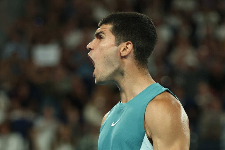 [VÍDEO] Alcaraz e Djokovic protagonizam pontos espetaculares no Australian Open