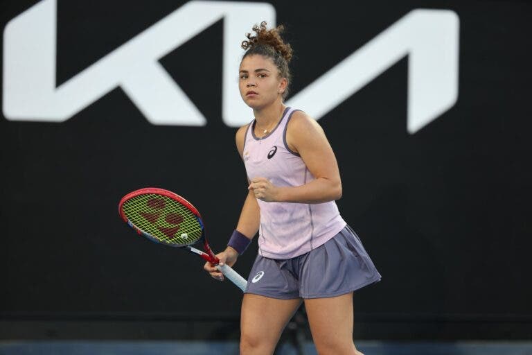 Paolini não desliza e marca encontro com Svitolina na terceira ronda do Australian Open