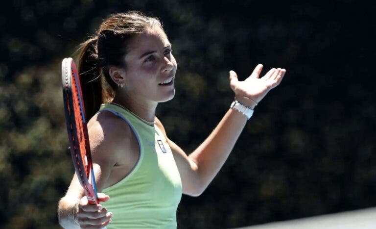 Navarro volta a sair do buraco e avança no Australian Open; Jabeur e Kasatkina também vencem