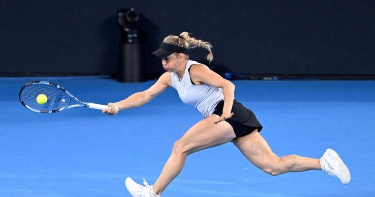 Putintseva domina Jabeur em Adelaide, Kasatkina acaba sonho de miúda de 16 anos