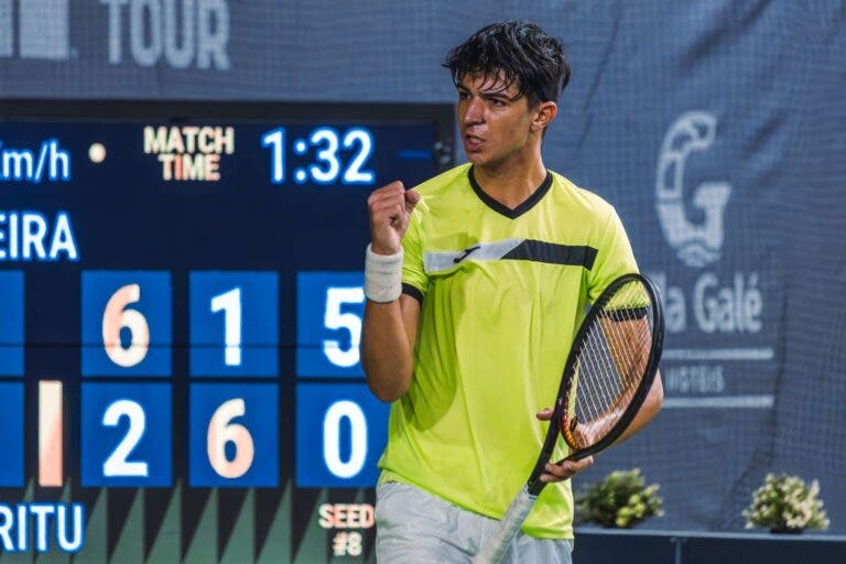 Tiago Pereira dá pneu e fica a um triunfo do quadro principal do Indoor Oeiras Open