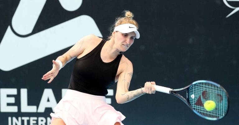 Vondrousova regressa seis meses depois com boa vitória em Adelaide