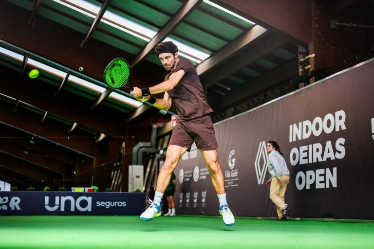 Gastão Elias fica pela segunda ronda do Indoor Oeiras Open