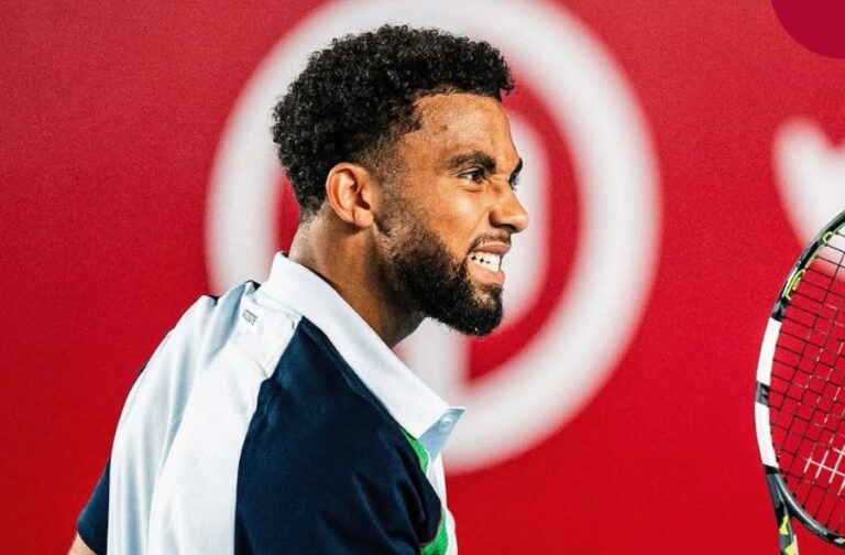 Fils vence o seu primeiro jogo da temporada e está nas quartas de final em Hong Kong