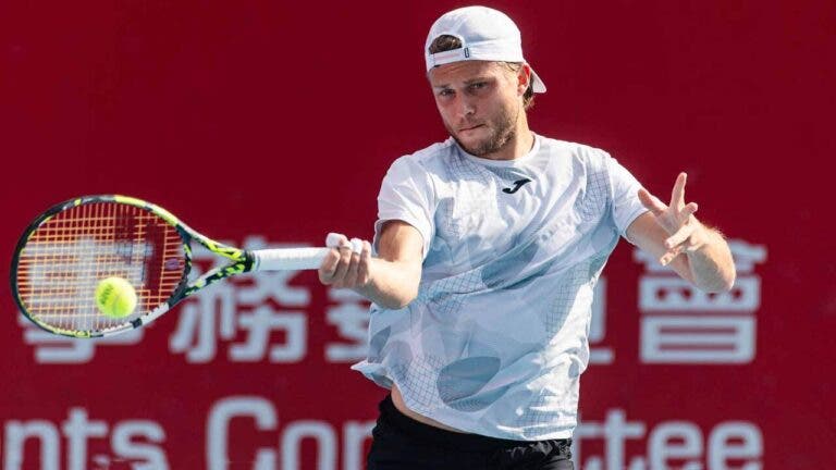 Muller mete gelo em Nishikori em Hong Kong e conquista primeiro título da carreira