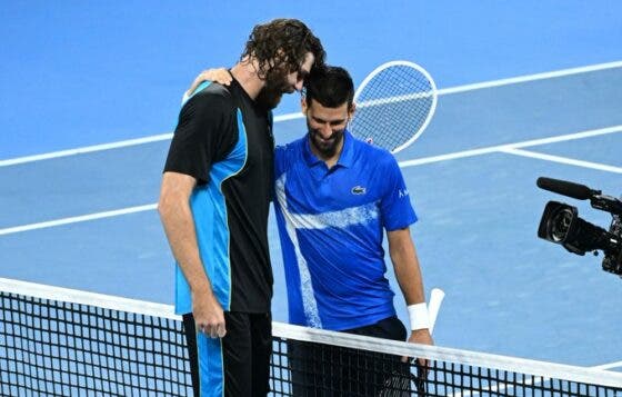 Opelka fez o que nenhum norte-americano no ativo conseguiu frente a Djokovic