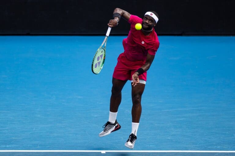 Tiafoe bate um Muller sem energia e segue para os ‘oitavos’ em Acapulco