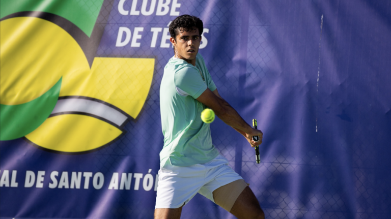 João Graça soma mais um ponto ATP e junta-se a Elias e Silva na 2.ª ronda em Vila Real de Santo António