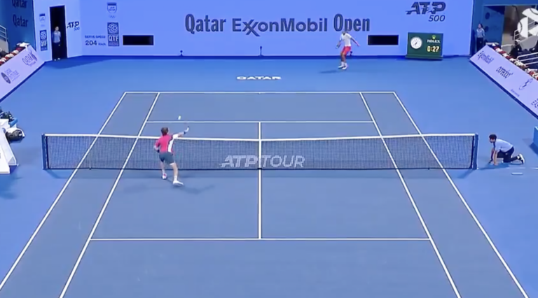 [VÍDEO] Falhanço do ano? Rublev perdeu ponto de forma inacreditável em Doha