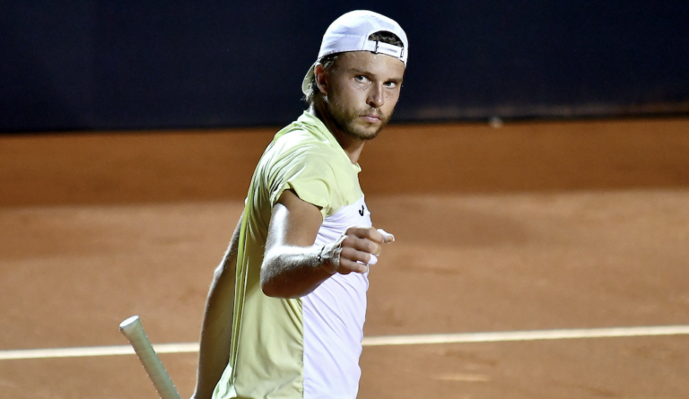 Muller intromete-se na festa argentina e garante maior meia-final da carreira no Rio e entrada no top 50 ATP