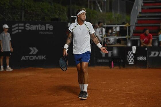Felipe Meligeni não resiste e desiste na estreia de Challenger português