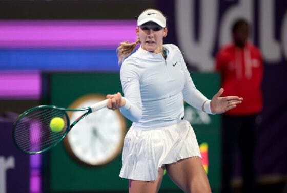 Andreeva e Sakkari resistem na estreia em Doha, Azarenka e Shnaider dizem adeus