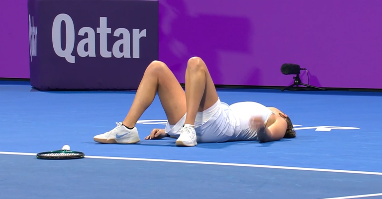 Anisimova sobrevive a Kostyuk numa grande batalha e está nas meias-finais em Doha