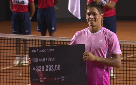 Baez e Muller recebem cartões simbólicos no Rio Open com premiação… das duplas