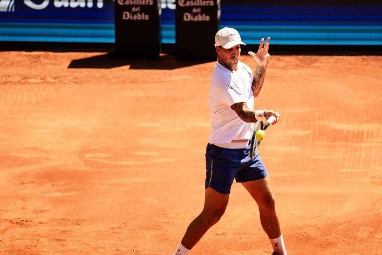 Felipe Meligeni domina chileno e avança no qualificatório em Santiago