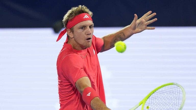 Davidovich vinga-se de Arnaldi em Delray Beach rumo à segunda final da carreira