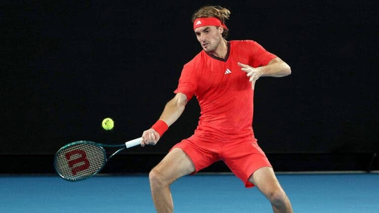 Tsitsipas e Hurkacz limpam imagem do iníco da época e arrasam em Roterdão