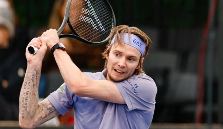 Bublik joga muito e fica no aguardo de Fonseca ou Nishikori na final de Phoenix