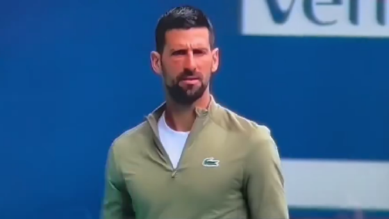 [VÍDEO] Djokovic surge com problema no olho a horas da final e gera preocupação